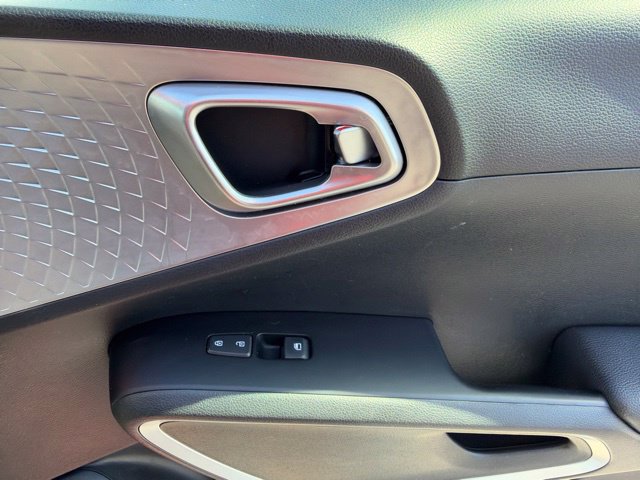 Certified 2025 Kia Soul LX w/ LX Technology Package FWD image 29