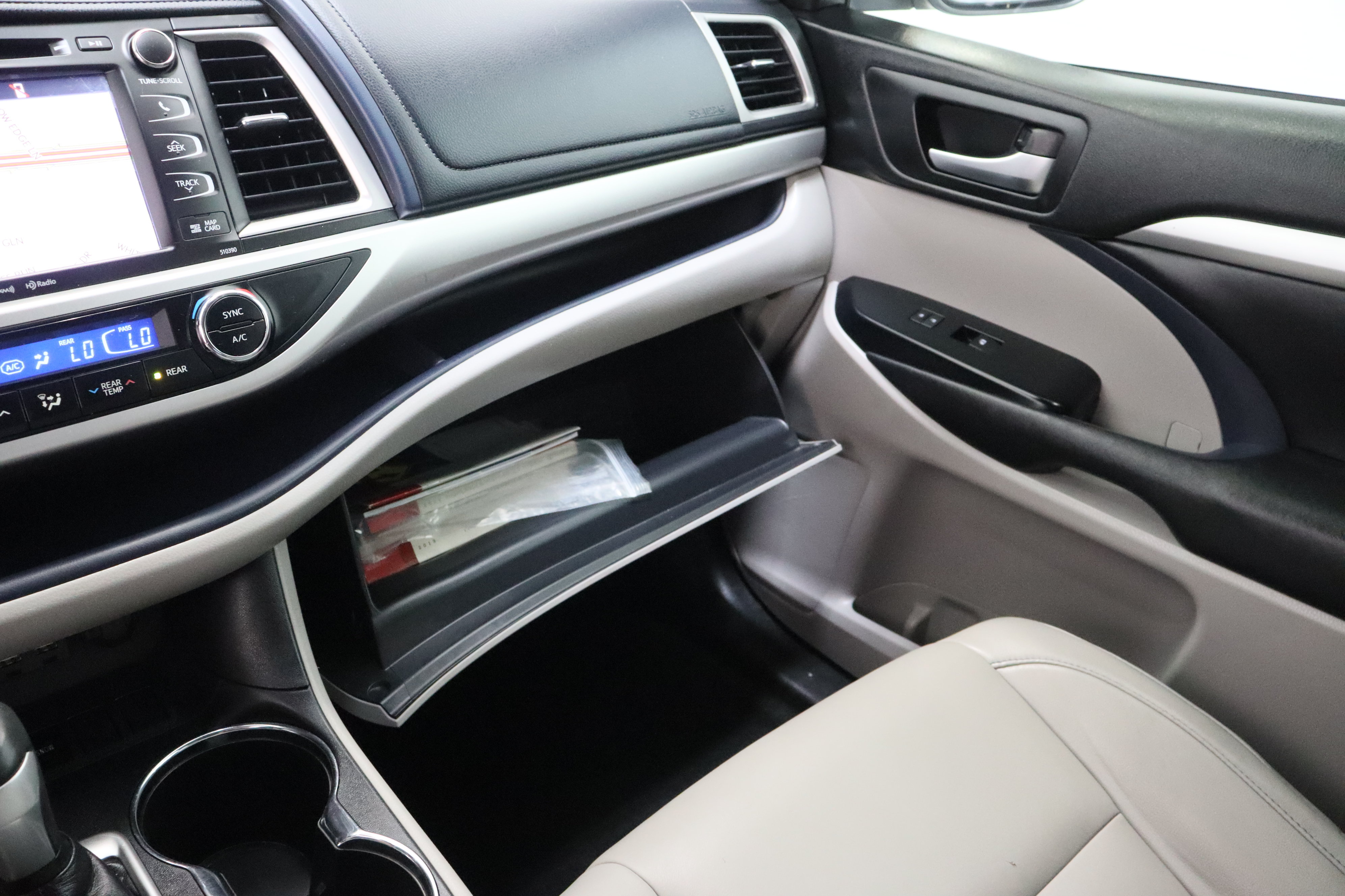 Used 2019 Toyota Highlander XLE FWD image 25