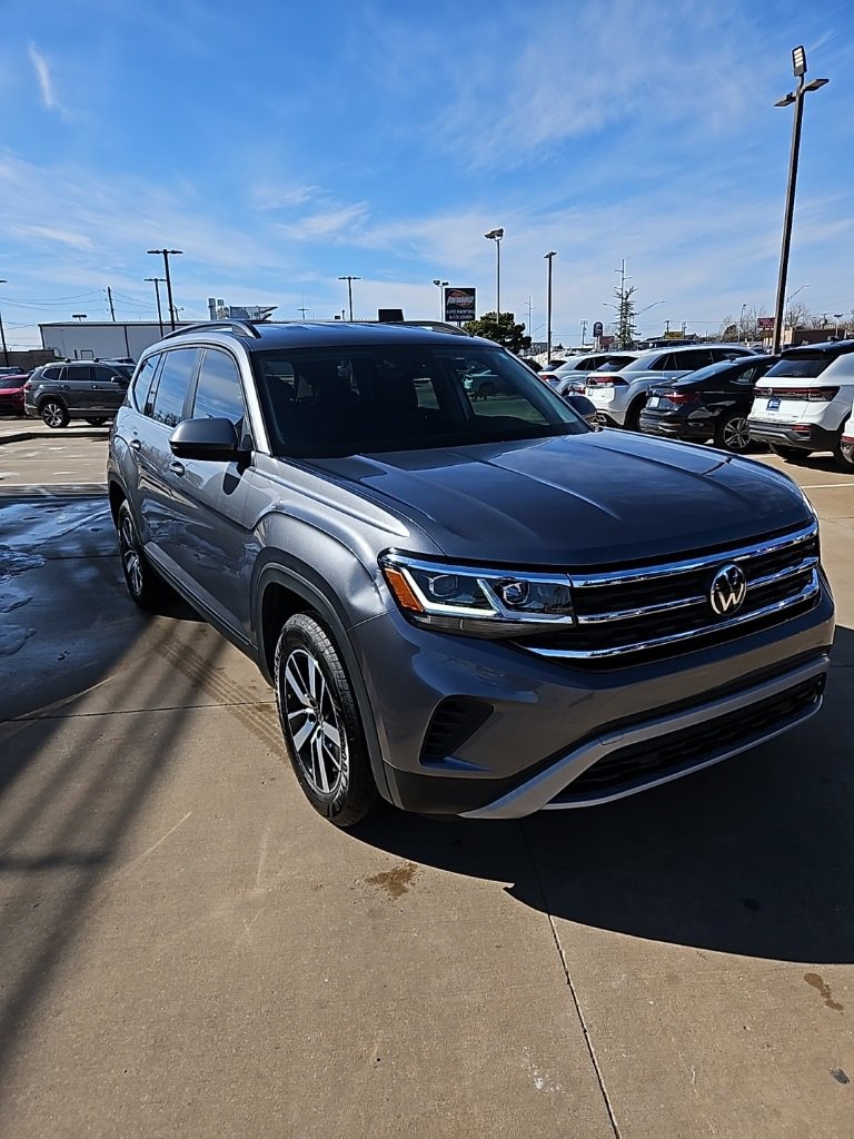 Used 2023 Volkswagen Atlas SE image 3