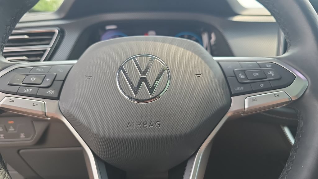 Used 2024 Volkswagen Atlas Cross Sport SEL R-Line AWD/4WD image 17