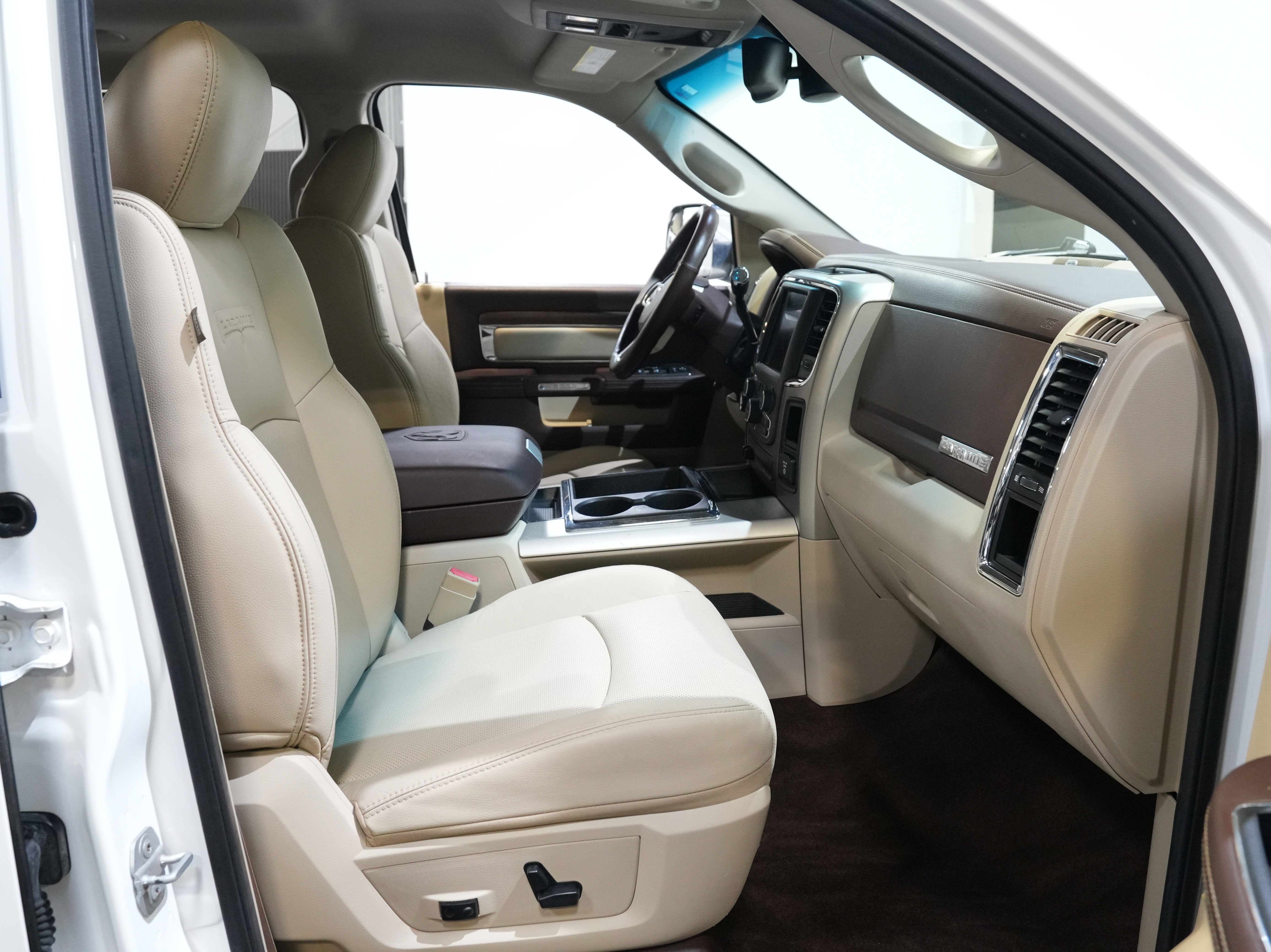 Used 2015 RAM 2500 Laramie w/ Convenience Group image 34