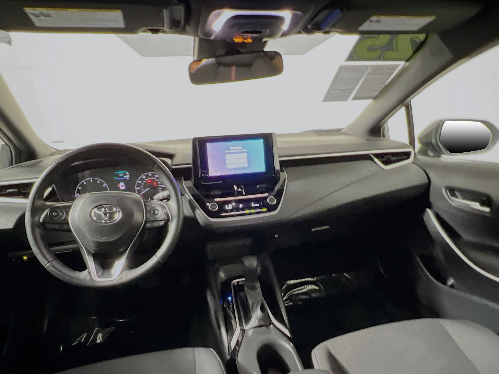 Used 2025 Toyota Corolla SE image 30