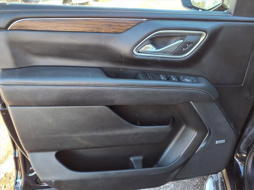 Used 2023 Chevrolet Suburban Premier image 17