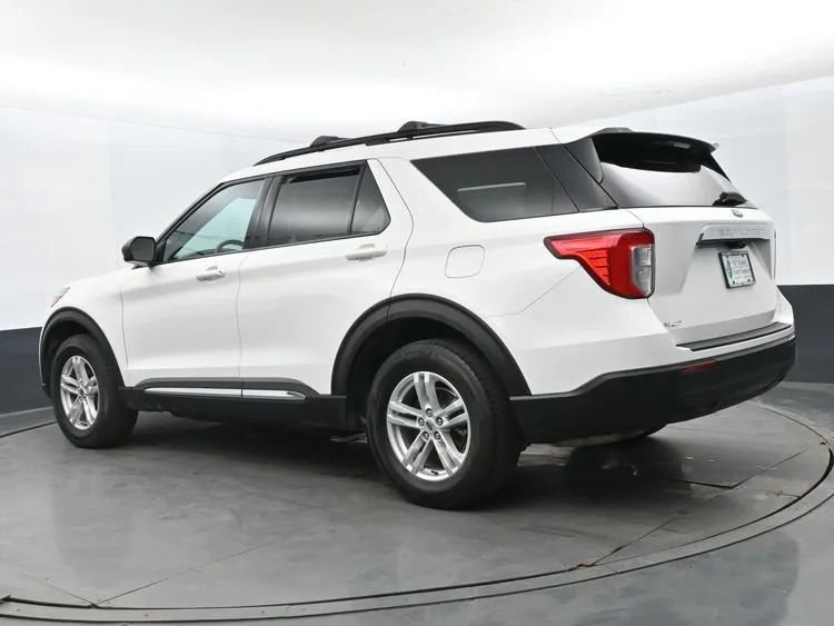 Used 2022 Ford Explorer XLT AWD/4WD image 9