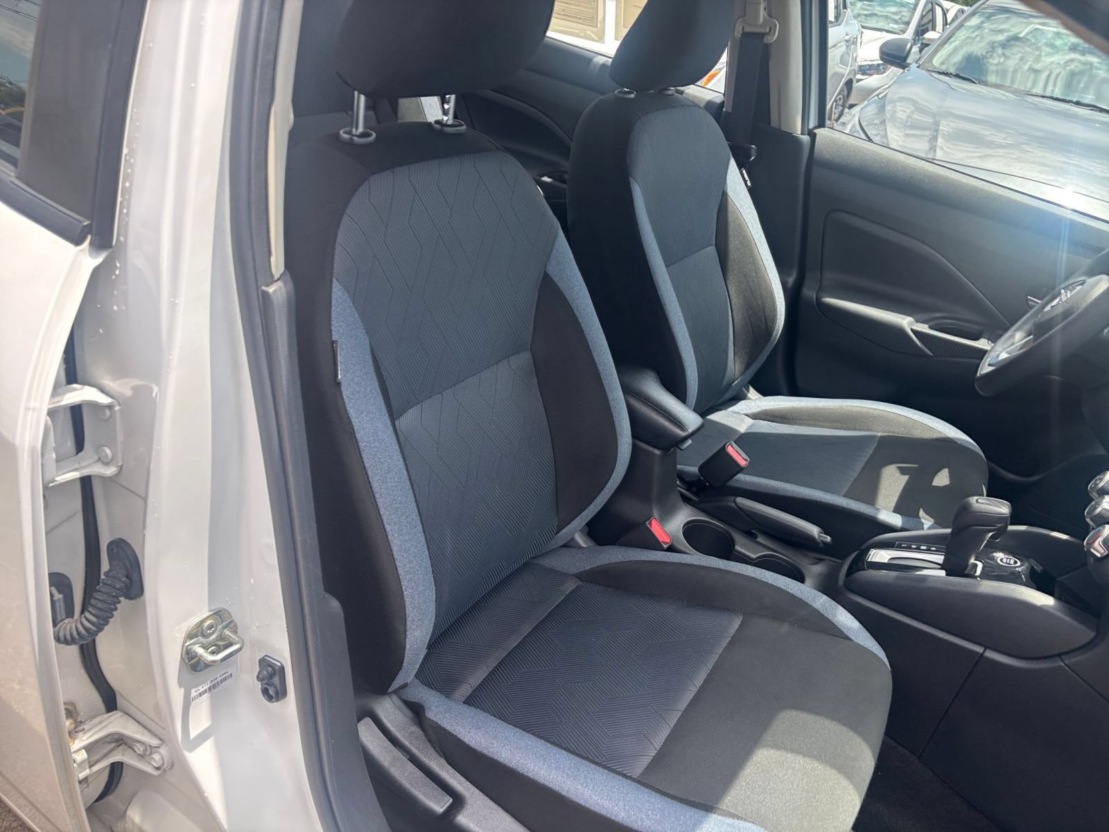 Used 2025 Nissan Versa SV FWD image 33