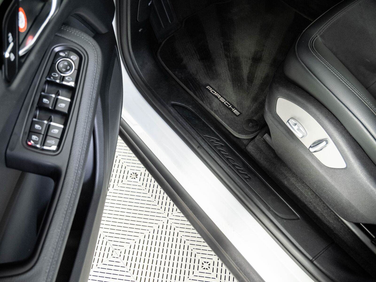 Used 2021 Porsche Macan AWD/4WD image 7