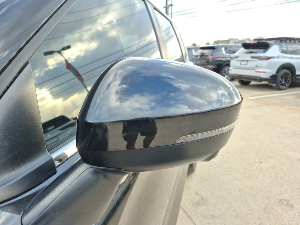 Used 2023 Mitsubishi Outlander SE image 14
