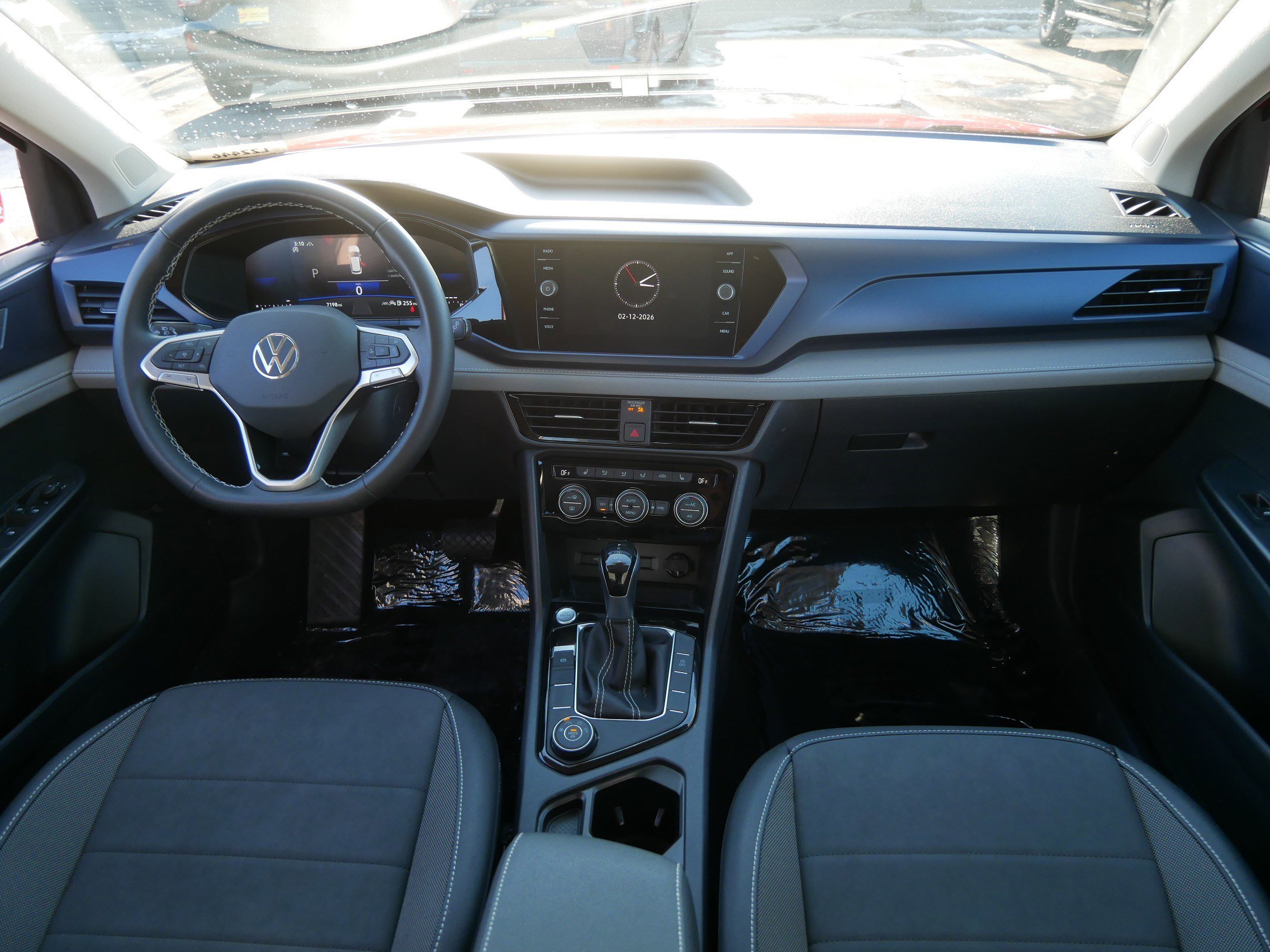 Used 2024 Volkswagen Taos SE image 10