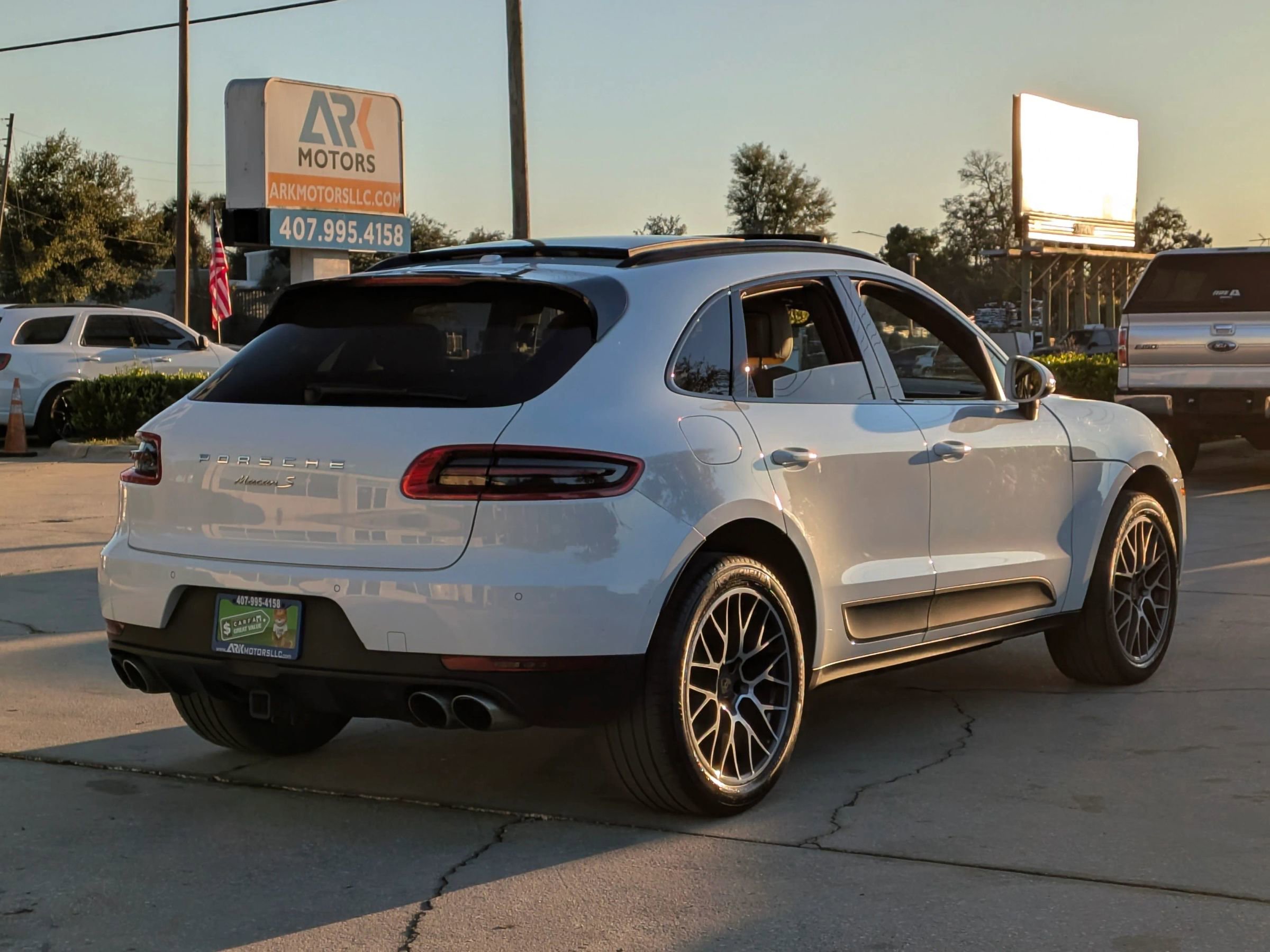 Used 2017 Porsche Macan S image 3