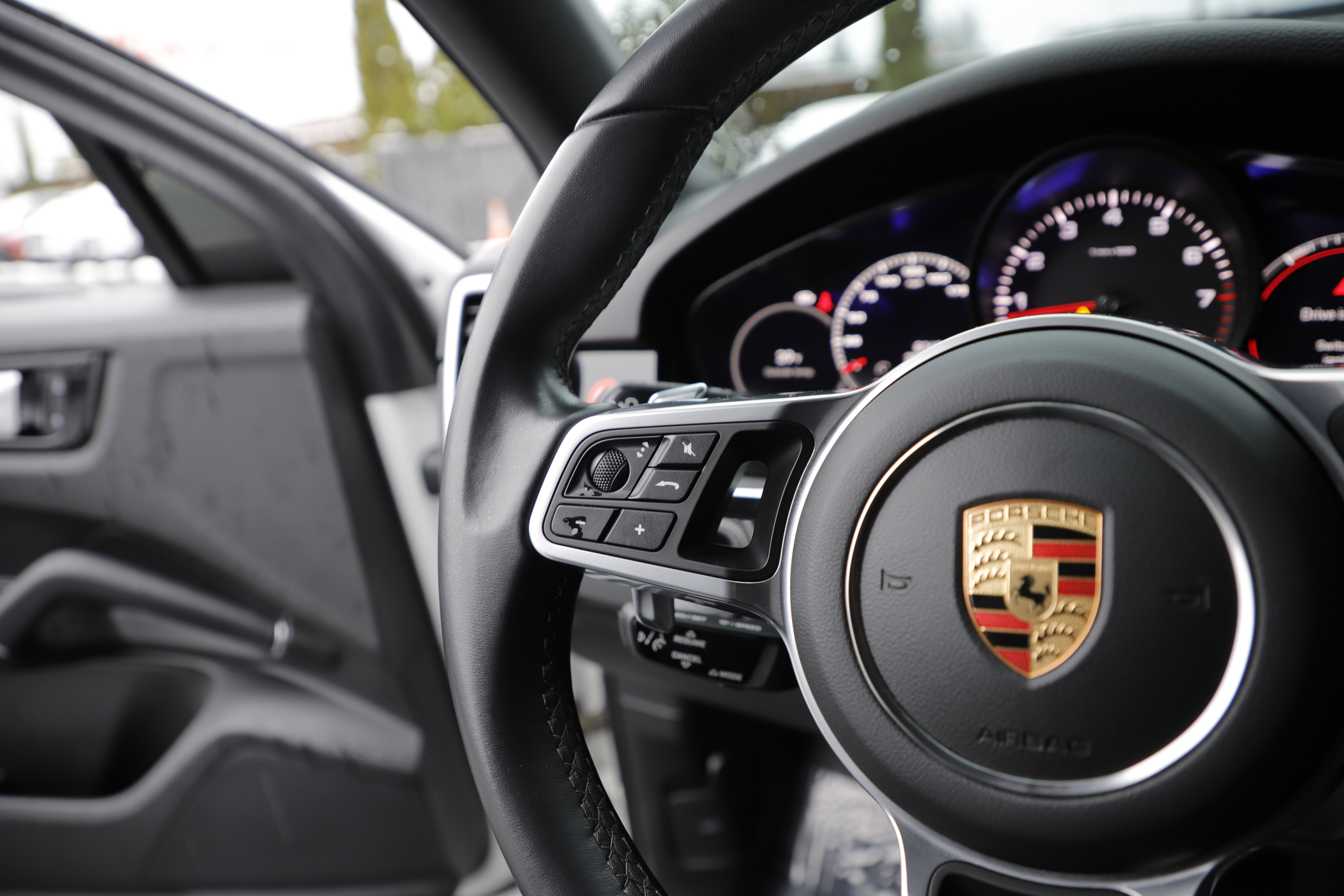 Used 2023 Porsche Cayenne image 22