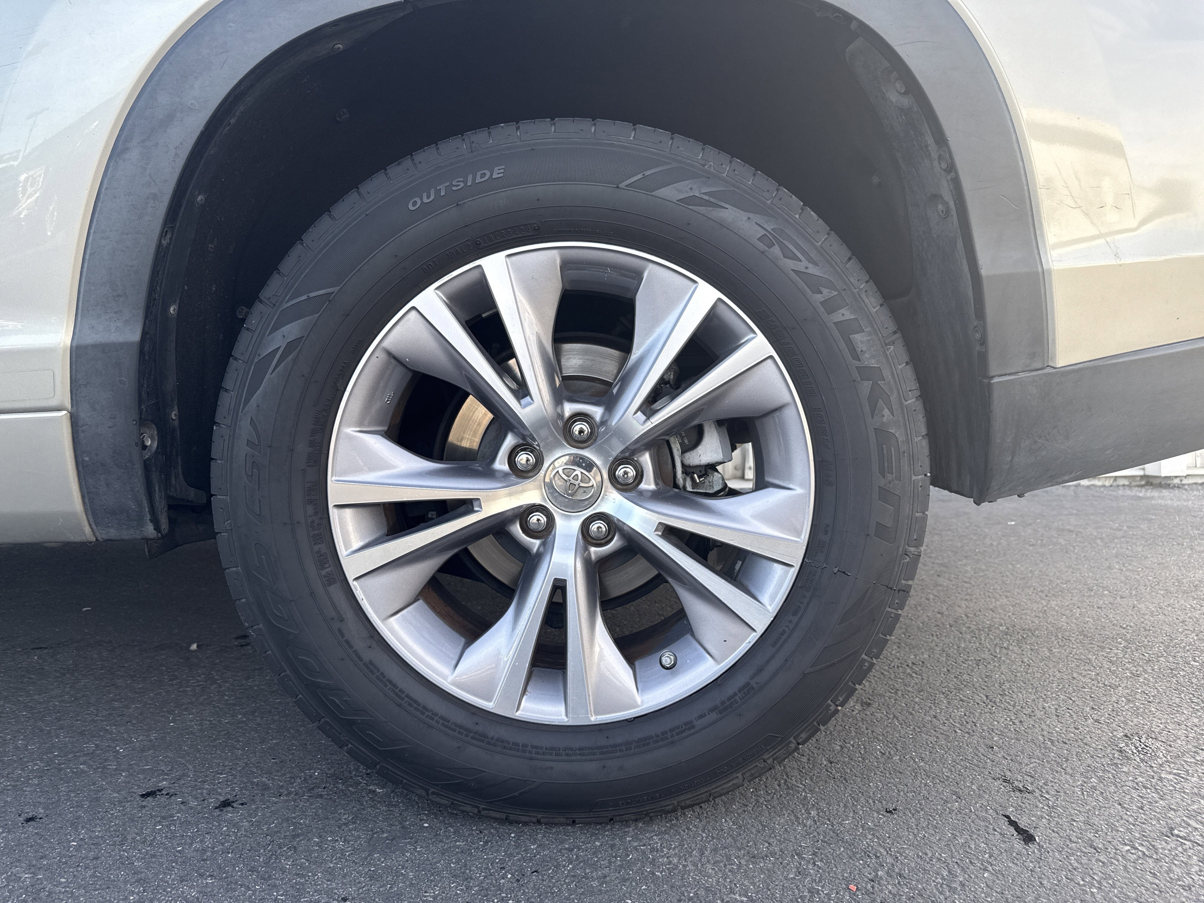 Used 2015 Toyota Highlander XLE image 3