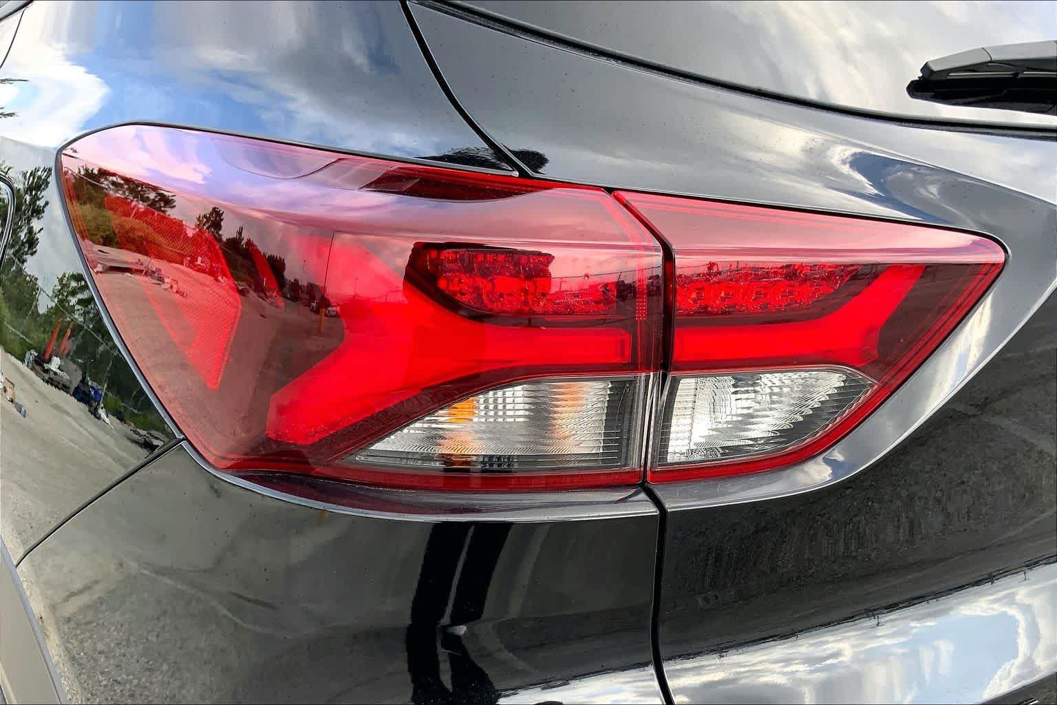 Used 2022 Chevrolet TrailBlazer RS w/ Sun and Liftgate Package FWD image 28