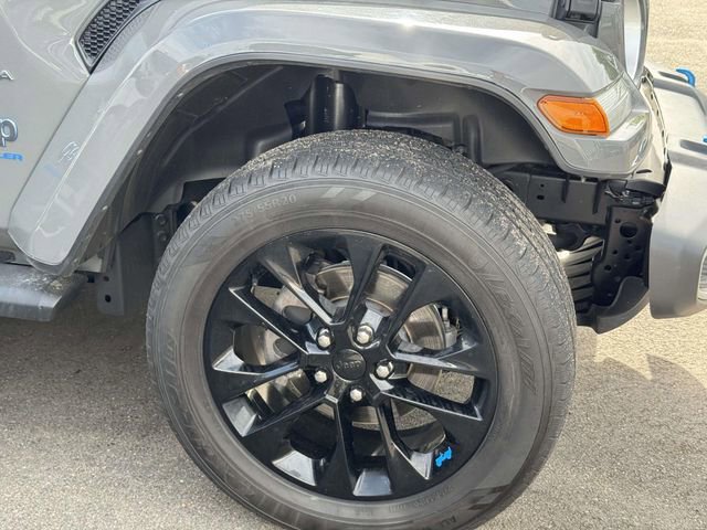 Used 2023 Jeep Wrangler Unlimited Sahara w/ Cold Weather Group AWD/4WD image 7