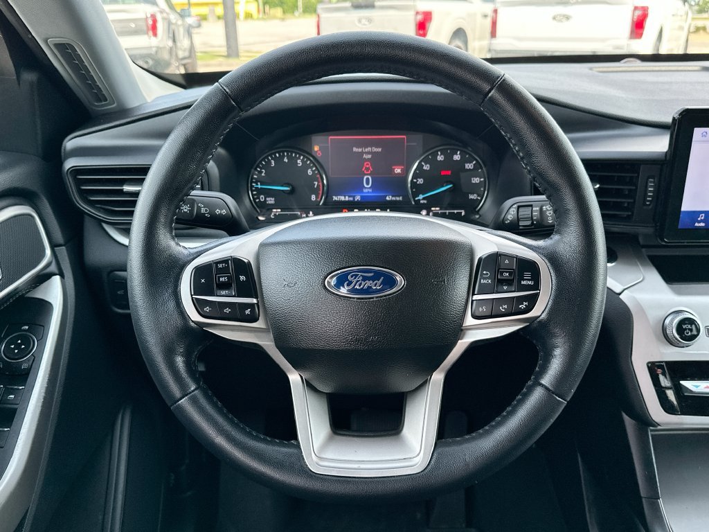 Used 2022 Ford Explorer XLT AWD/4WD image 18