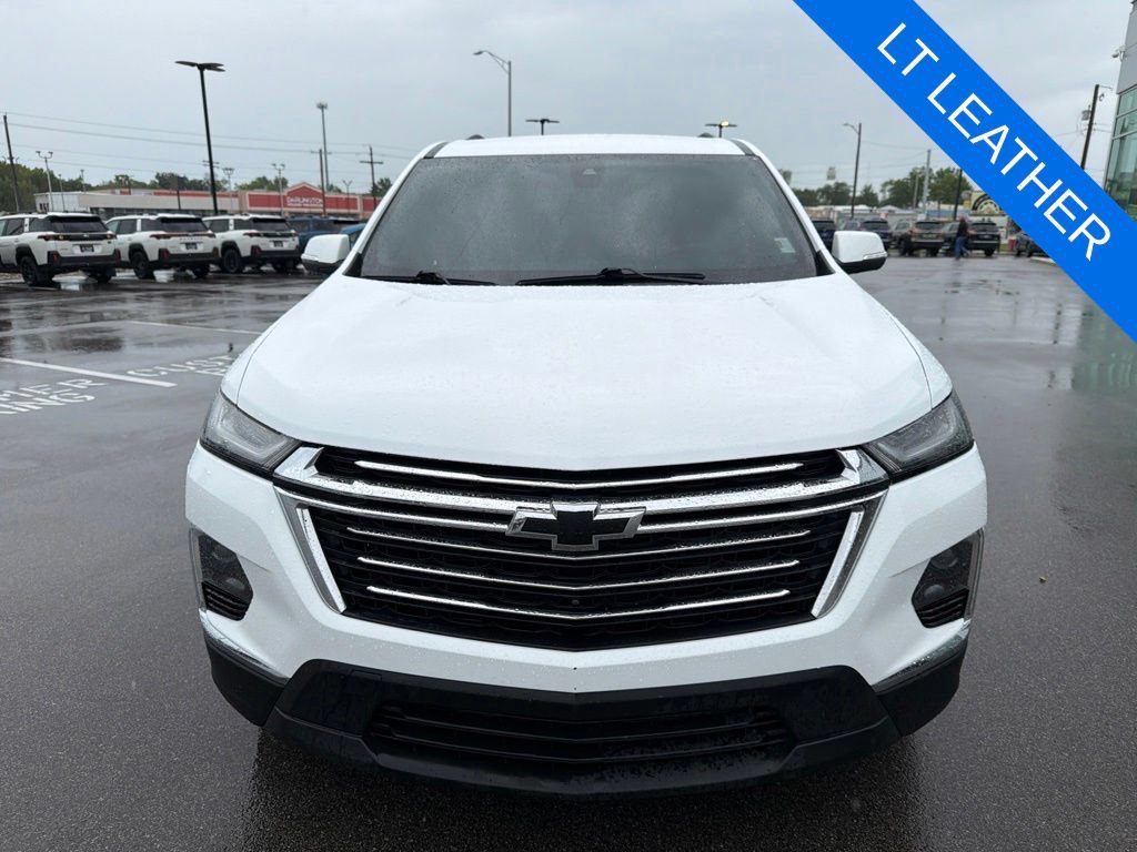 Used 2022 Chevrolet Traverse LT w/ LT Premium Package AWD/4WD image 2