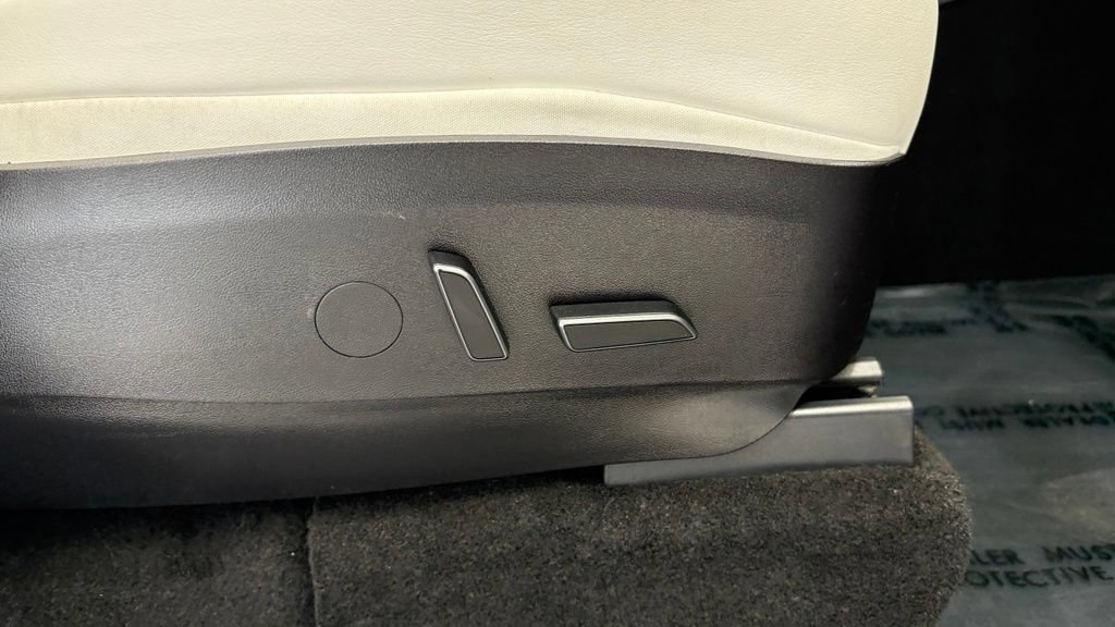 Used 2022 Tesla Model Y Performance AWD/4WD image 25