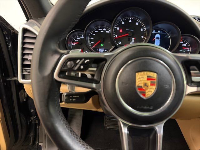 Used 2016 Porsche Cayenne w/ Premium Package image 18