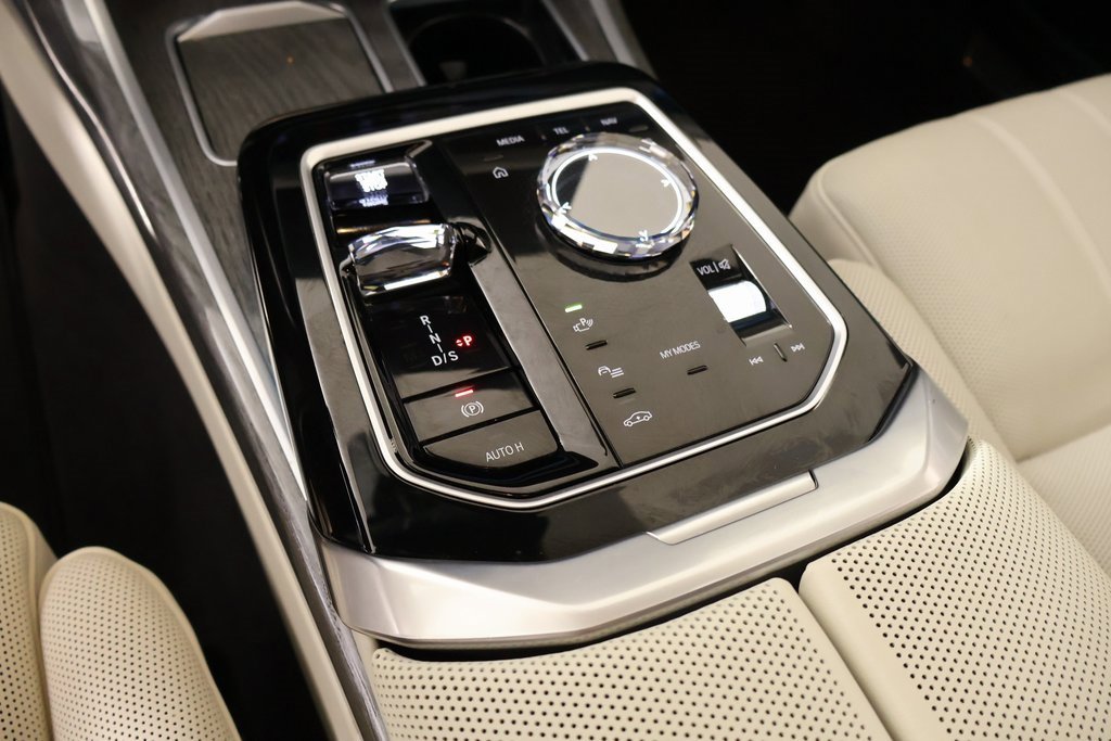 Used 2024 BMW 760i xDrive image 10