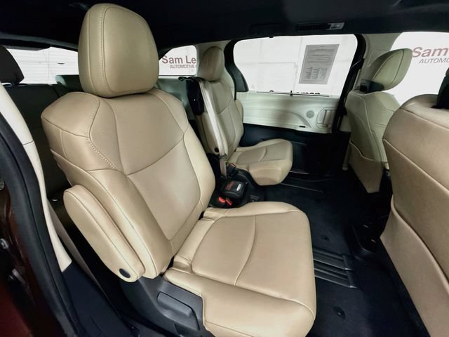 Used 2024 Toyota Sienna XLE w/ XLE Plus Package FWD image 28