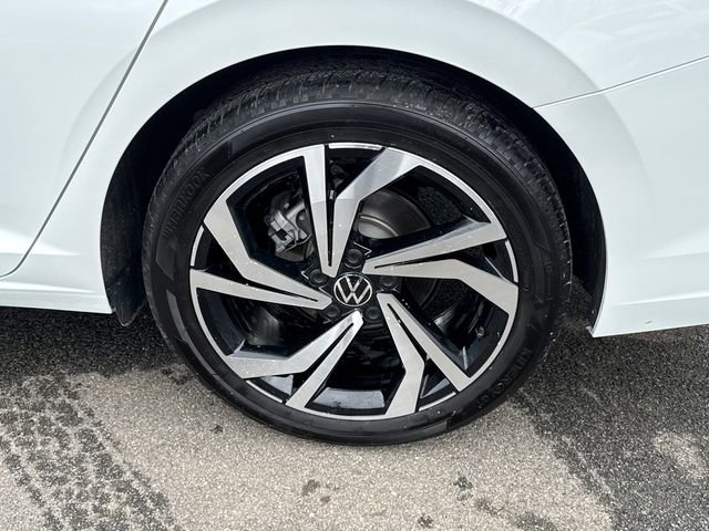 Certified 2025 Volkswagen Jetta SEL image 10