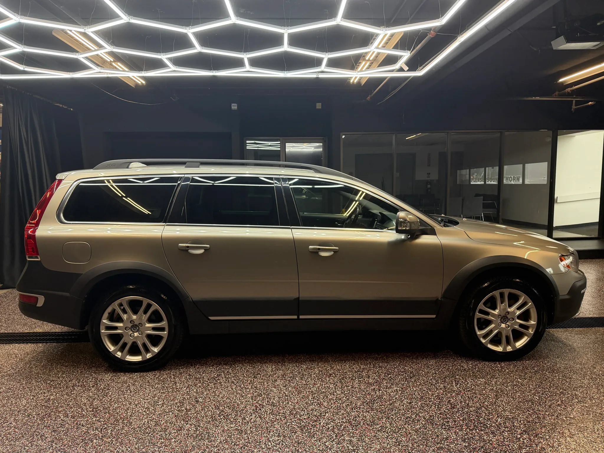 Used 2016 Volvo XC70 T5 Platinum w/ Protection Package AWD/4WD image 8