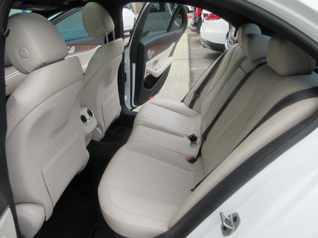Used 2021 Mercedes-Benz E 350 Sedan image 37