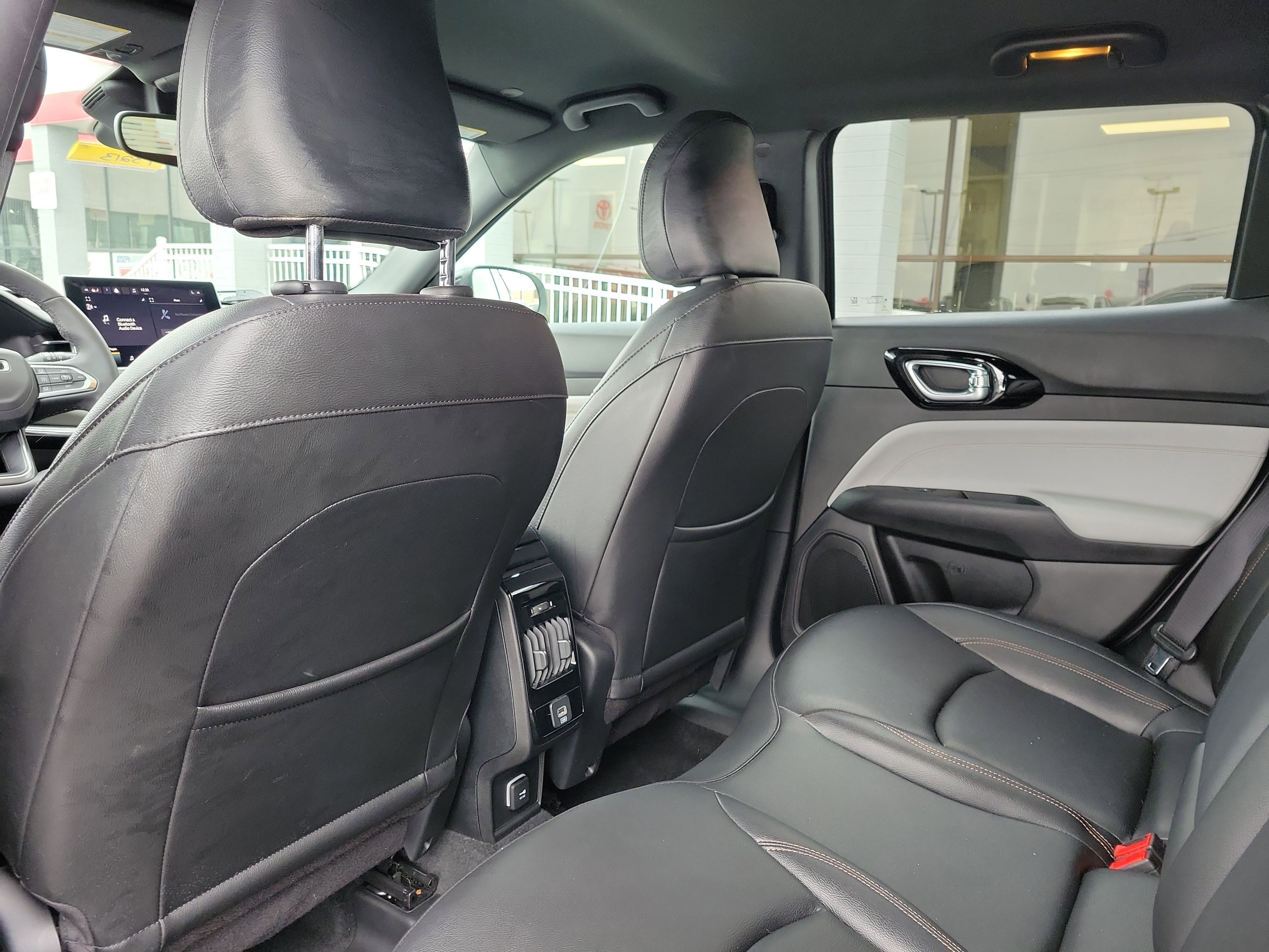 Used 2024 Jeep Compass Limited image 14