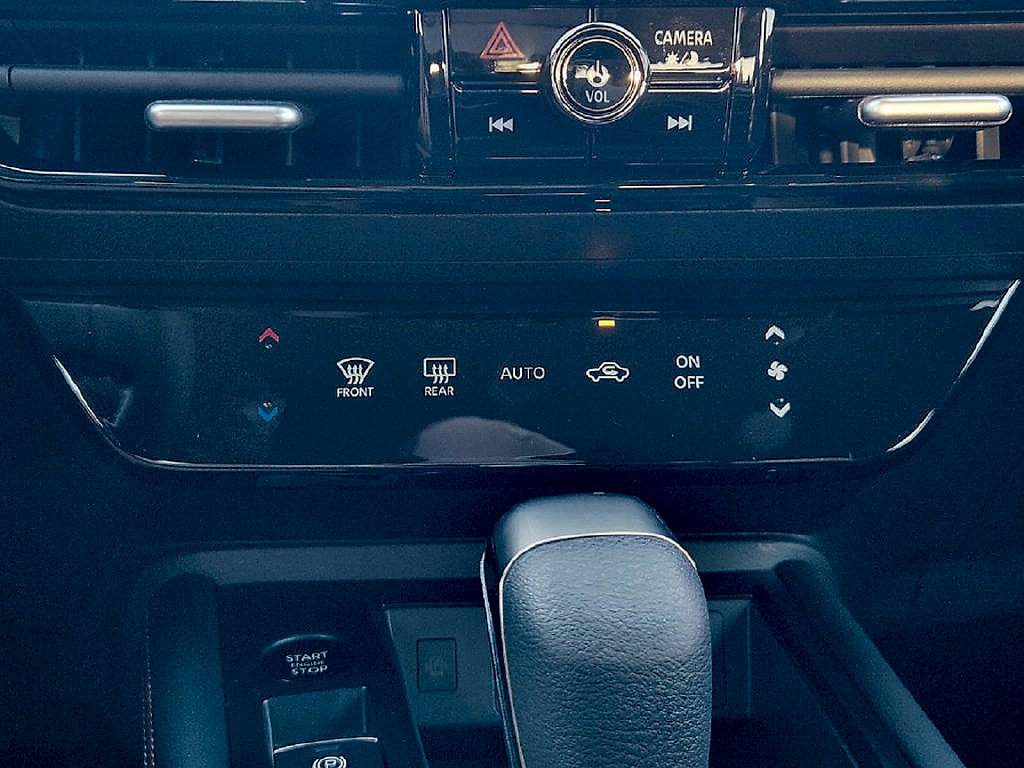 New 2027 Nissan Kicks SR FWD image 17