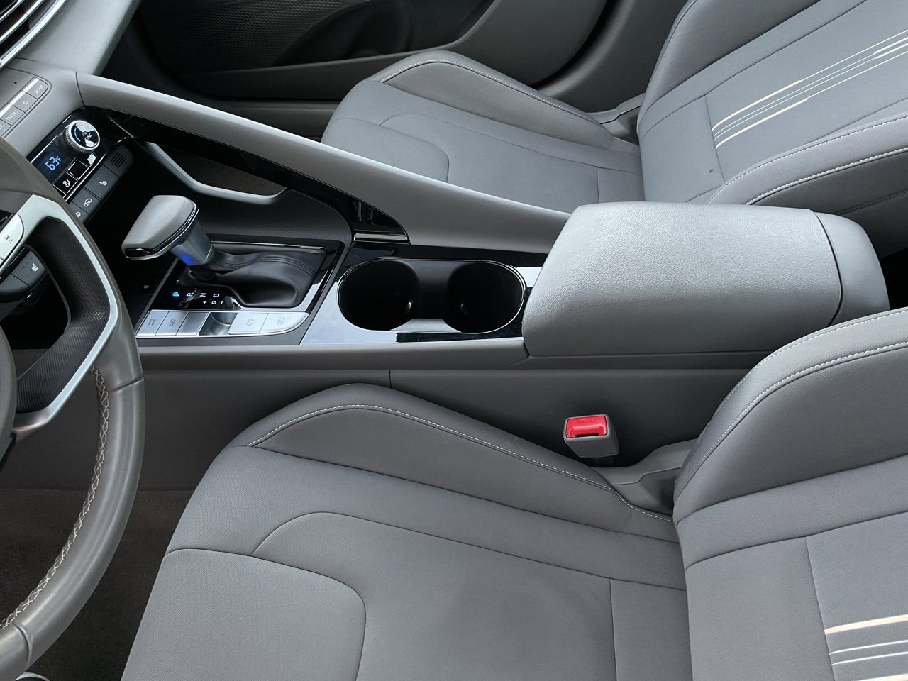 Used 2025 Hyundai Elantra SEL image 33