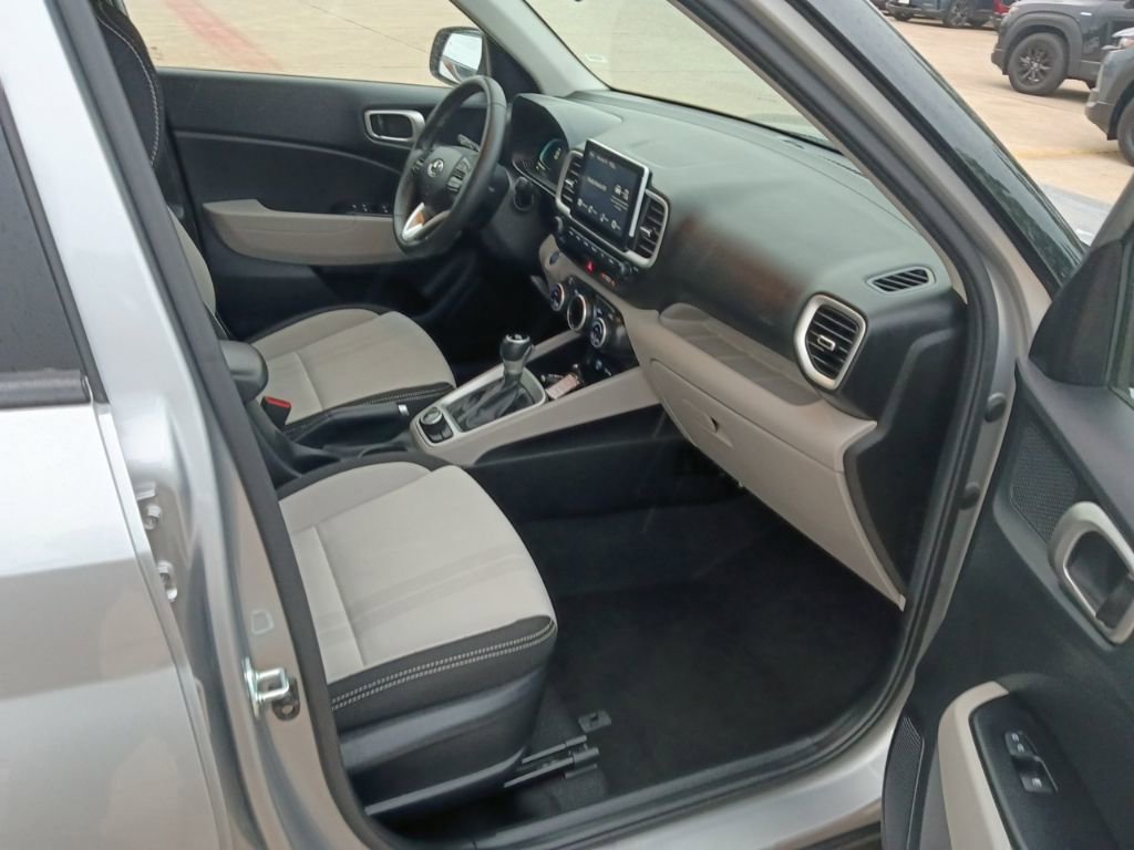 Used 2025 Hyundai Venue SEL image 9