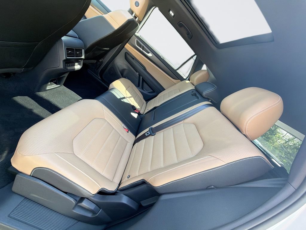 Used 2025 Volkswagen Atlas Cross Sport SEL R-Line AWD/4WD image 24