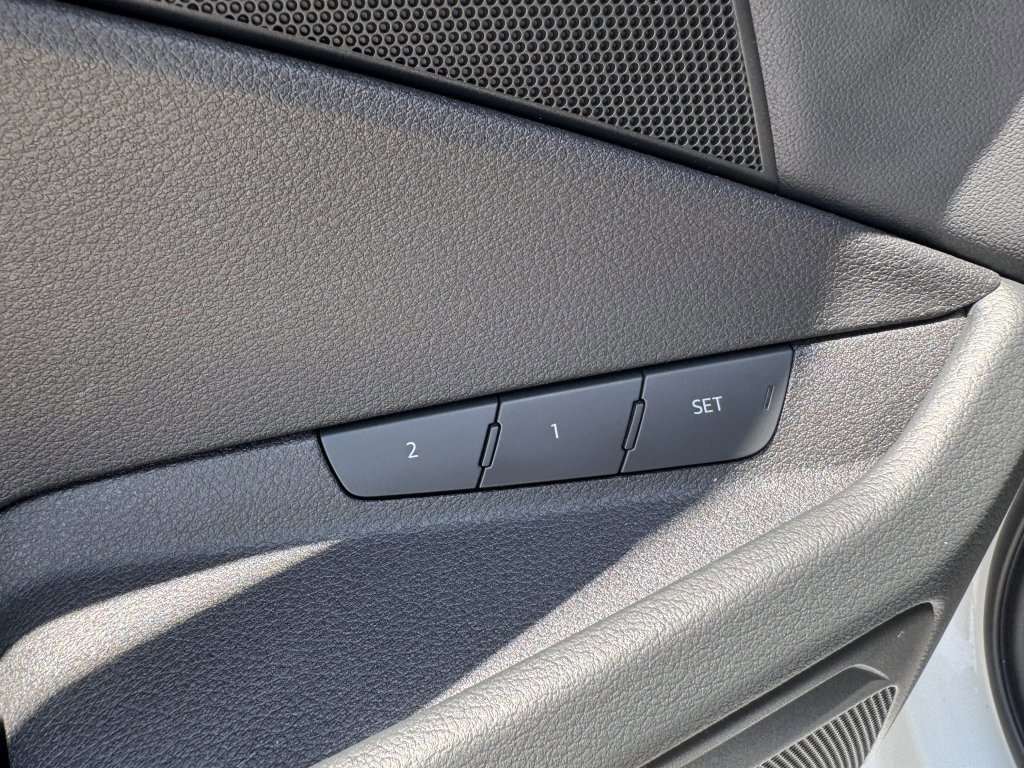 Used 2022 Audi e-tron Premium AWD/4WD image 37