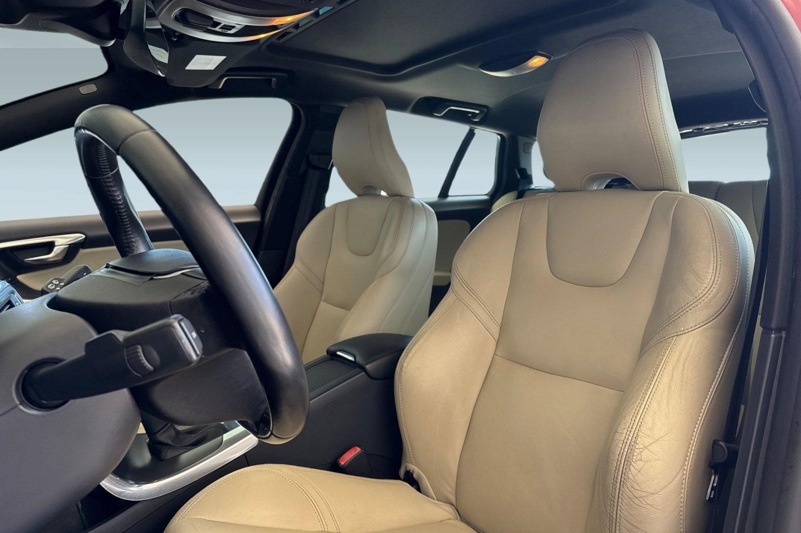 Used 2015 Volvo V60 T5 Premier w/ Convenience Package image 24