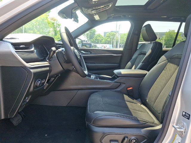 New 2026 Jeep Grand Cherokee Altitude AWD/4WD image 9