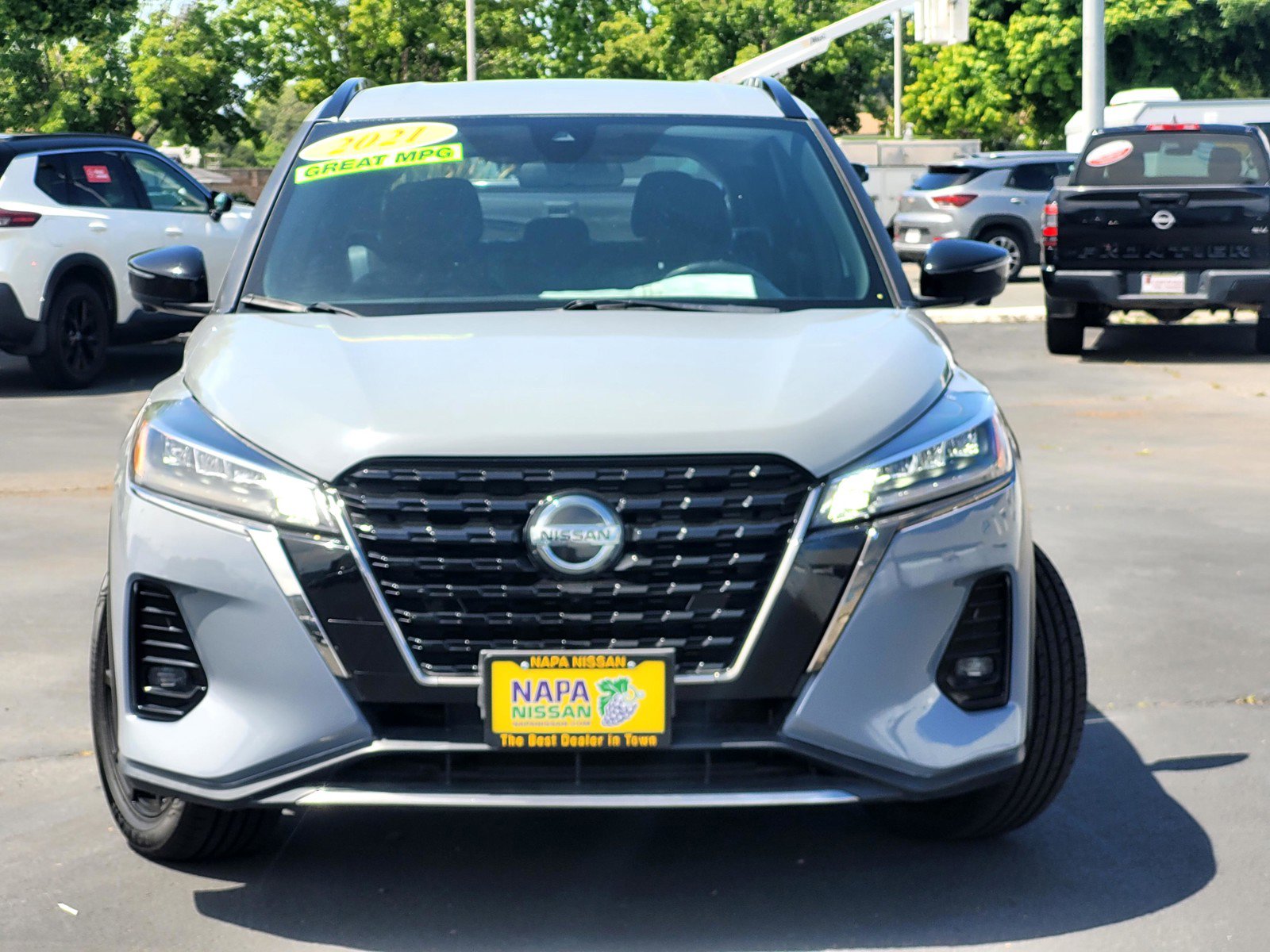 Certified 2021 Nissan Kicks SR FWD image 2