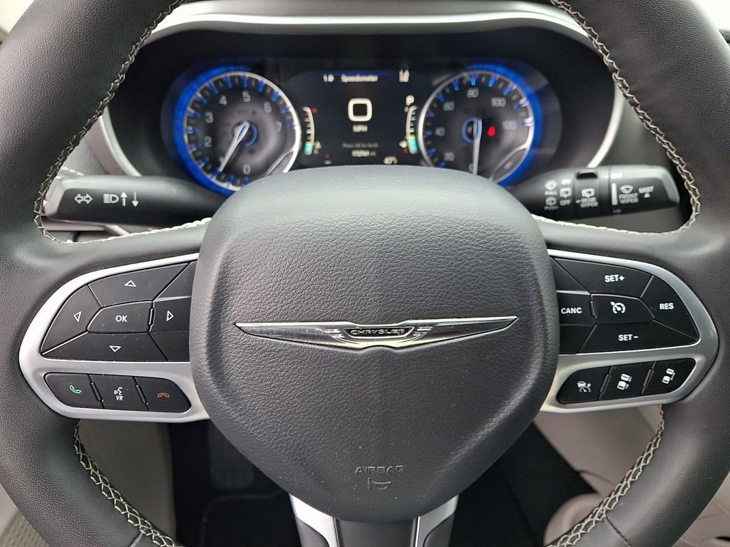Used 2022 Chrysler Pacifica Touring-L AWD/4WD image 24