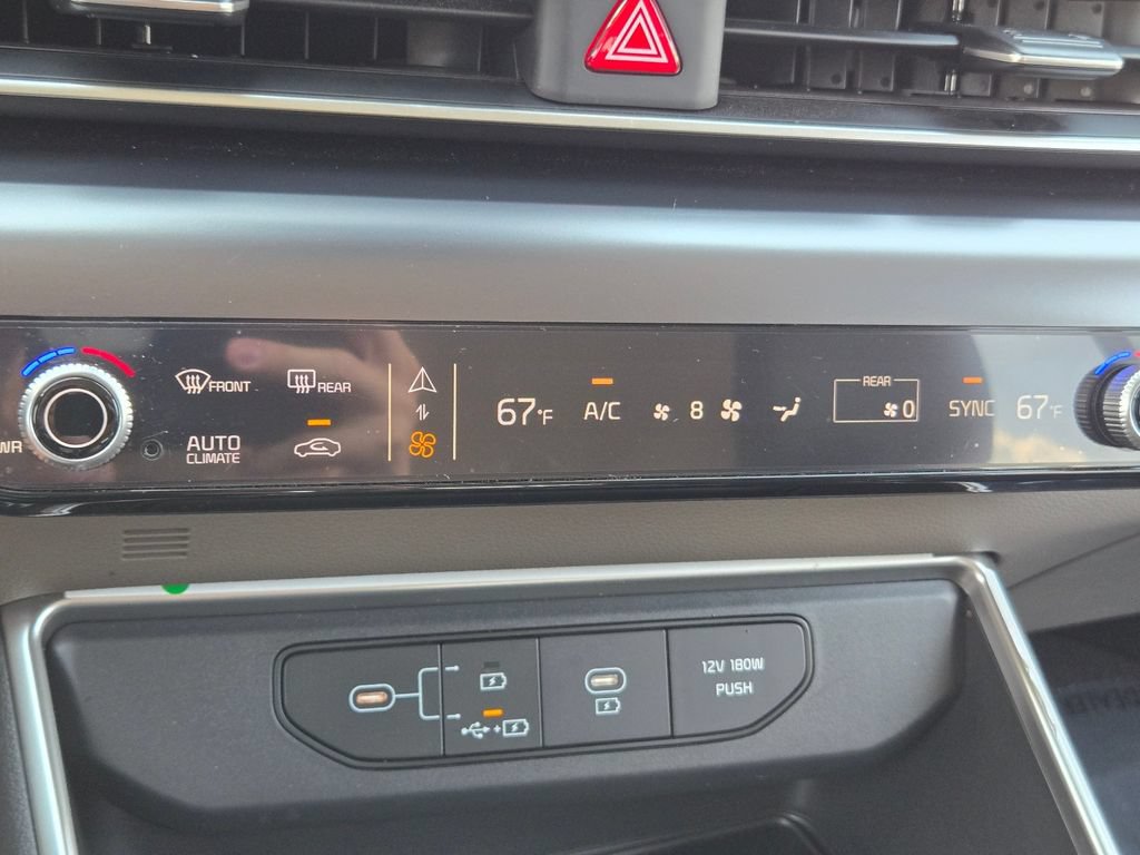 Certified 2025 Kia Carnival FWD image 27