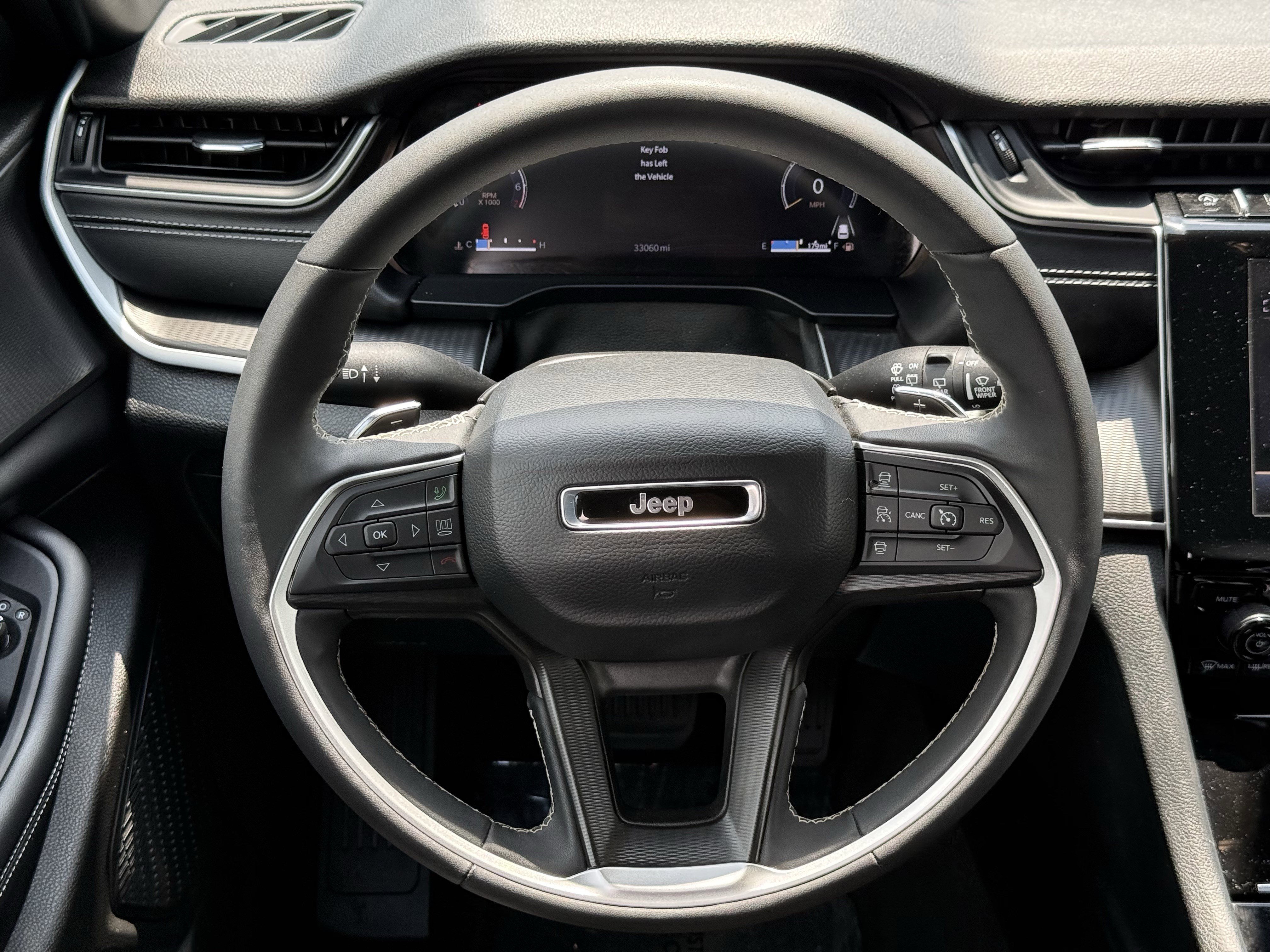 Used 2025 Jeep Grand Cherokee Altitude AWD/4WD image 15