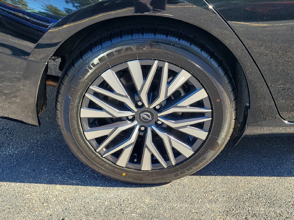 Used 2025 Nissan Altima 2.5 SV FWD image 7