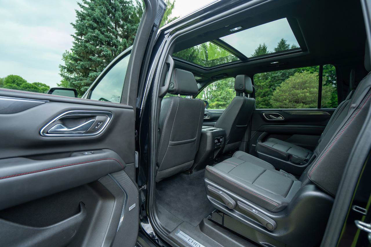 Used 2023 Chevrolet Suburban RST w/ Luxury Package AWD/4WD image 20