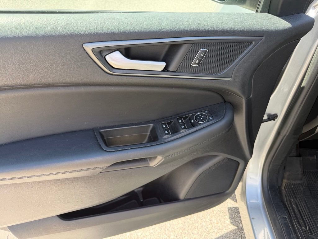Used 2020 Ford Edge SE FWD image 19