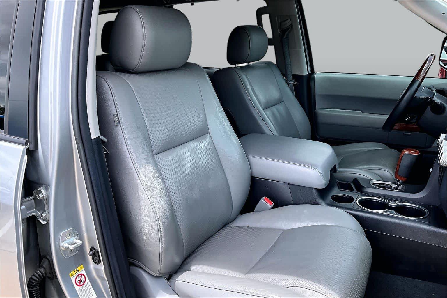 Used 2020 Toyota Sequoia Platinum RWD image 9