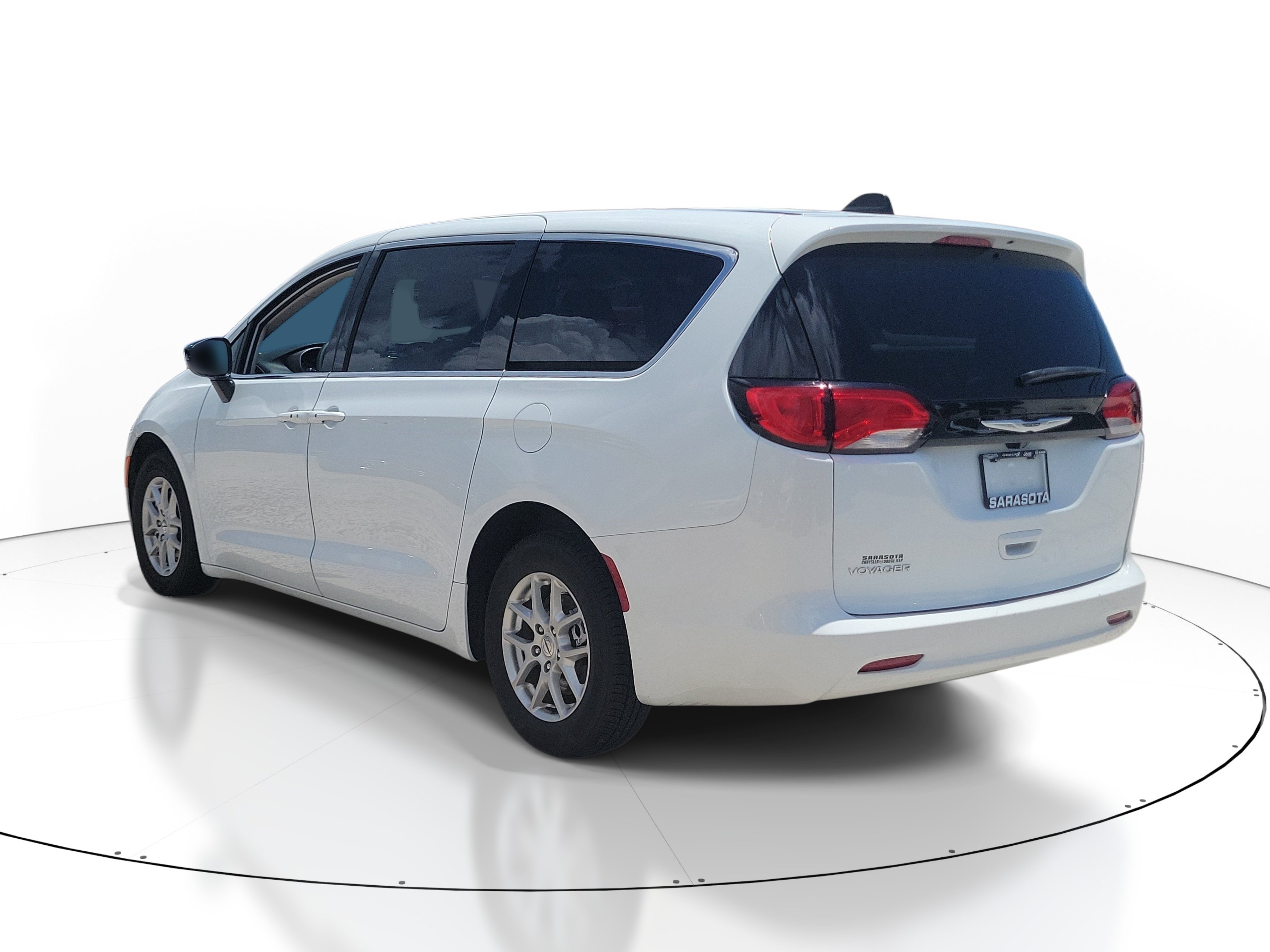 Used 2024 Chrysler Voyager LX FWD image 4