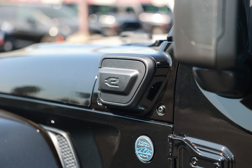 Used 2025 Jeep Wrangler Unlimited Sahara w/ Safety Group image 14