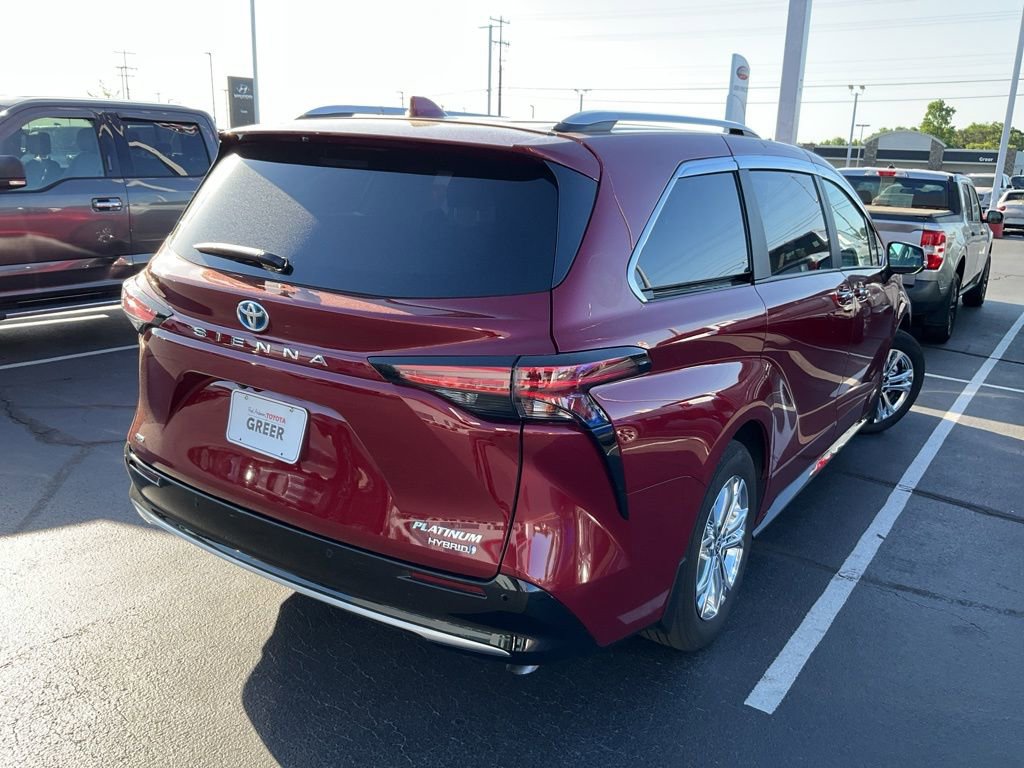 Used 2024 Toyota Sienna Platinum image 6