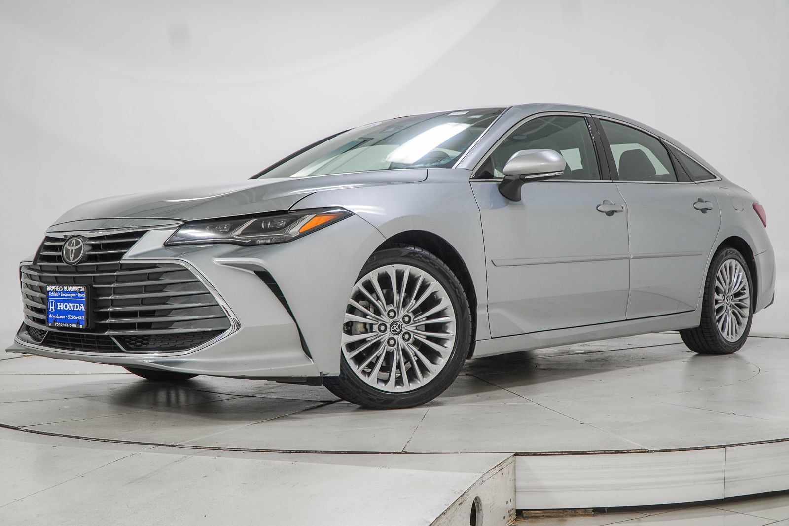 Used 2019 Toyota Avalon Limited w/ Protection Package FWD image 1