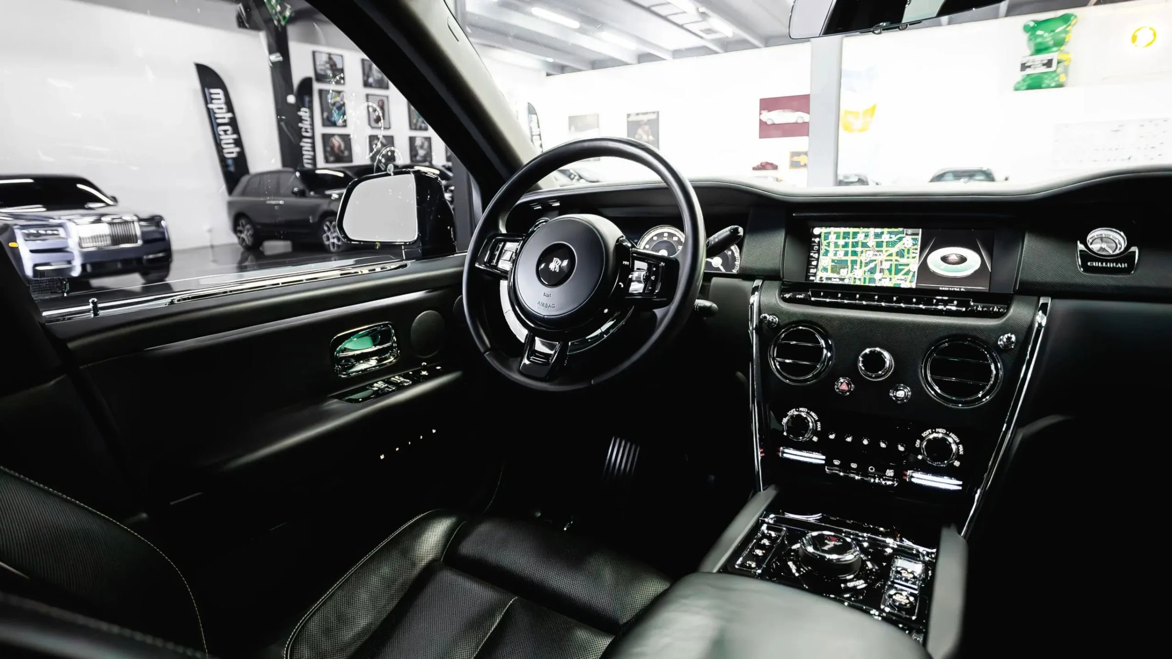 Used 2021 Rolls-Royce Cullinan AWD/4WD image 32