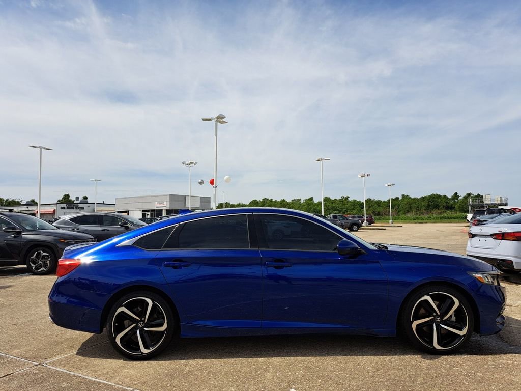 Used 2018 Honda Accord Sport image 4