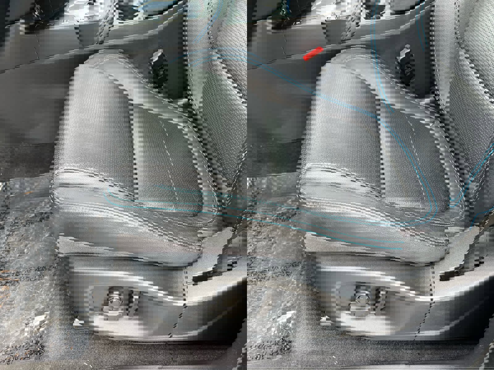 Used 2019 Jaguar E-PACE R-Dynamic SE image 30