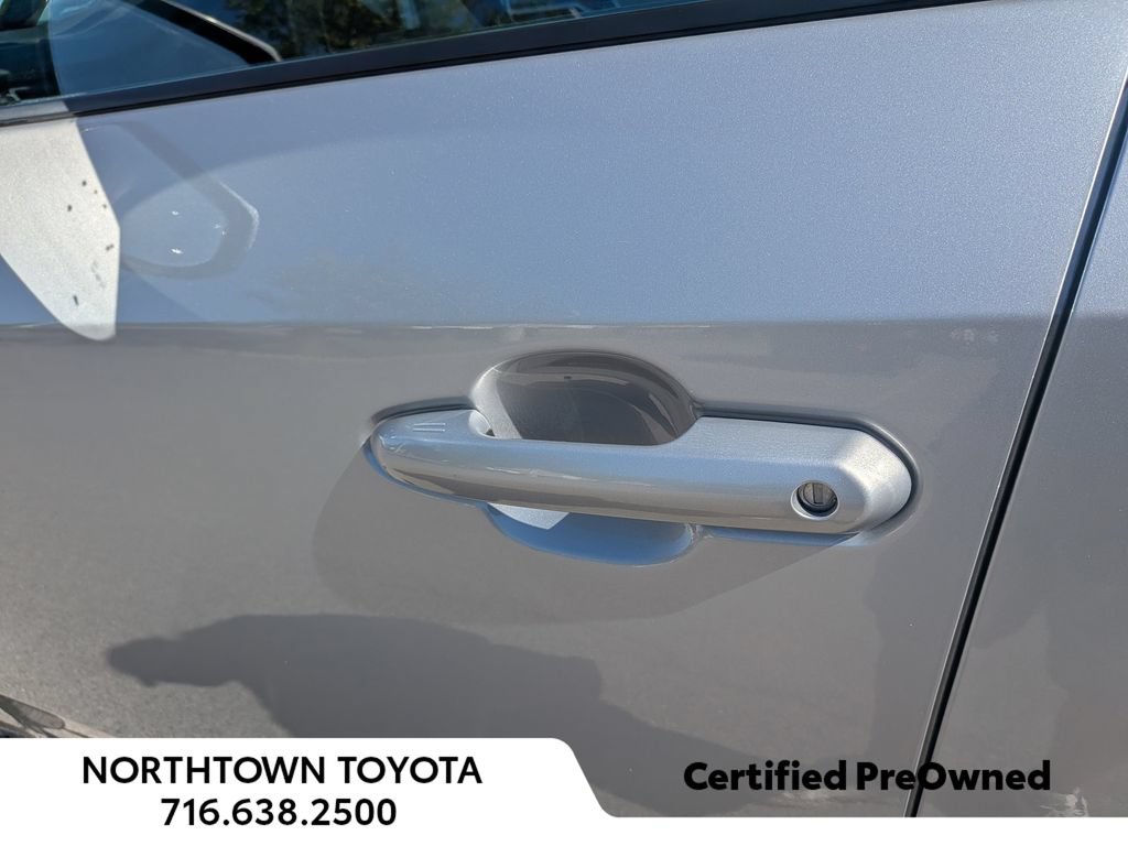 Used 2025 Toyota RAV4 XLE AWD/4WD image 36